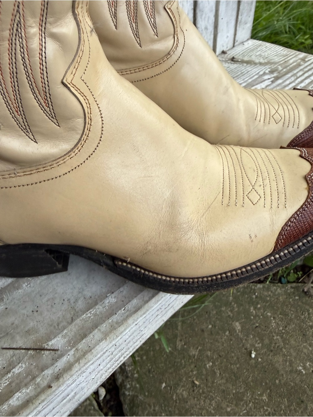 Vintage Justin Two-Tone Western Cowboy Boots - Picture 5 of 6